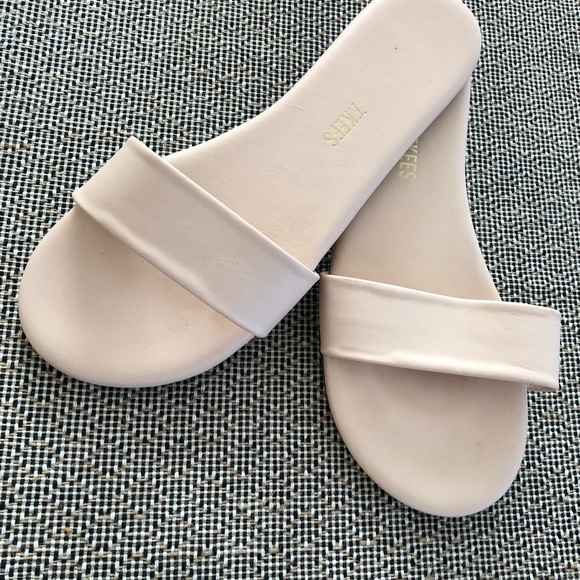 ❗️SOLD❗️NWOT - TKEES “Alex” Sandal Slides - Picture 2 of 4